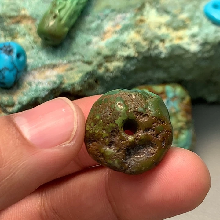 绿松石未镶嵌颈饰