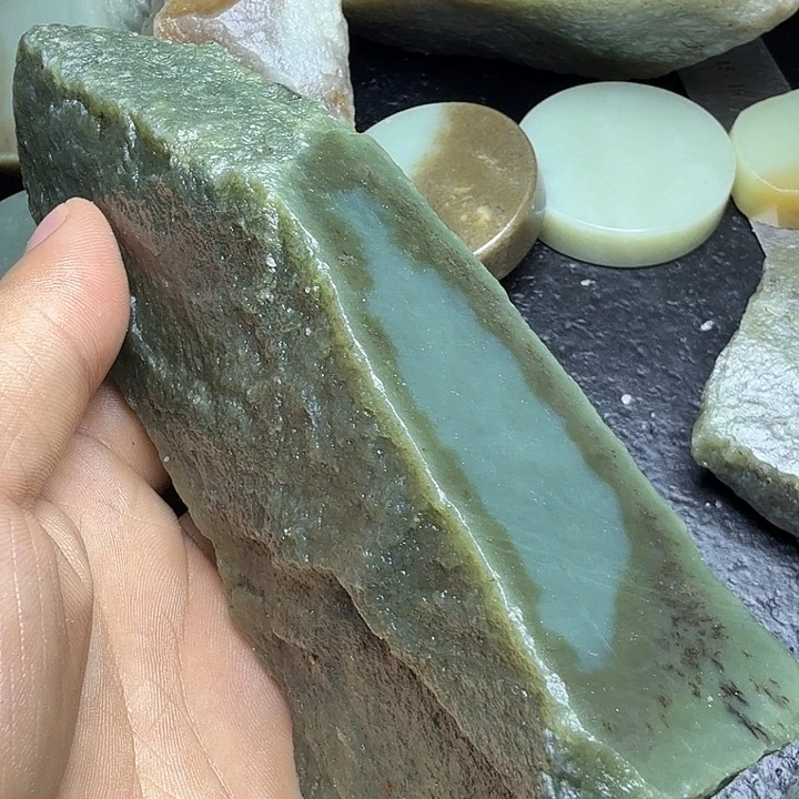 和田玉（糖玉）未镶嵌珠宝奇石