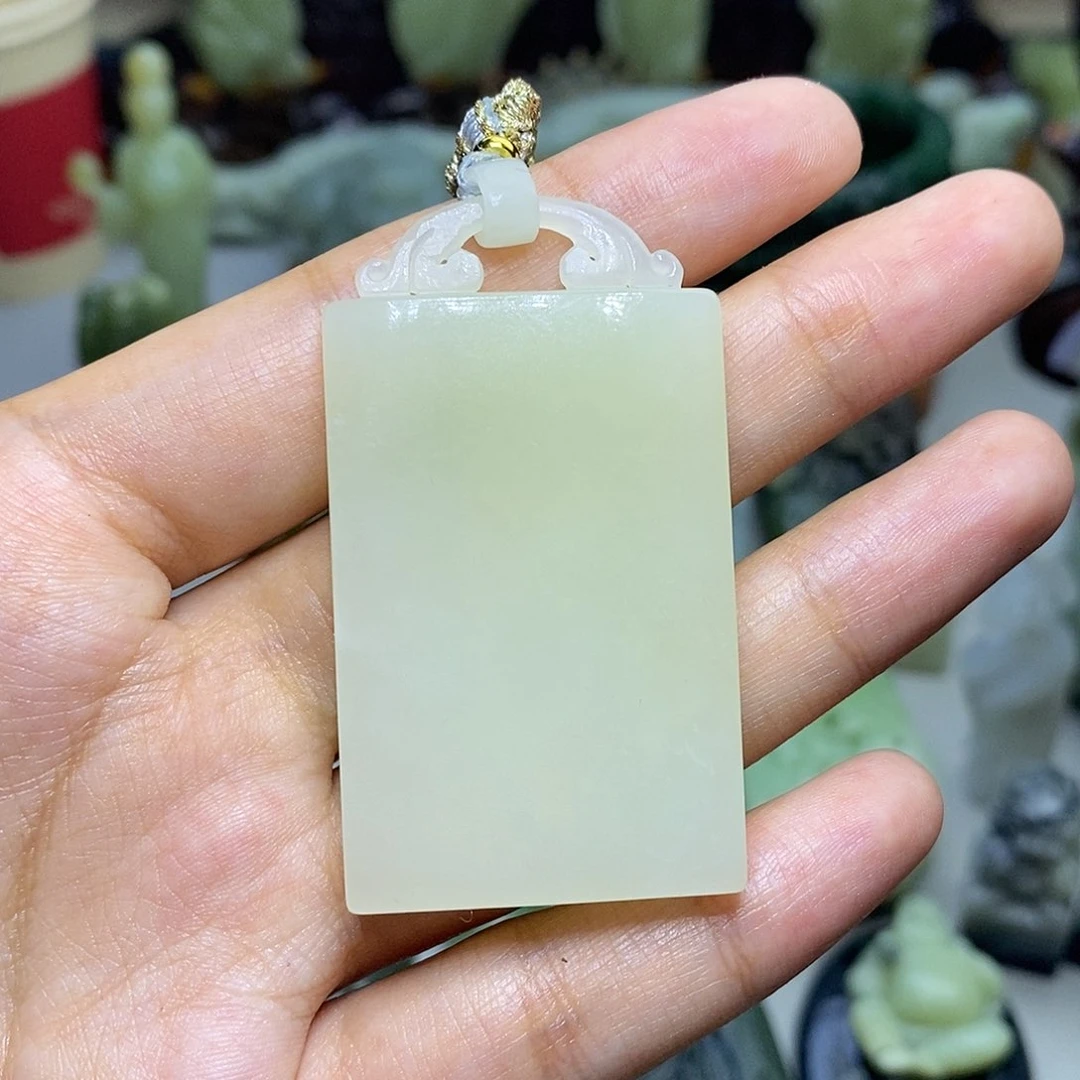 和田玉未镶嵌颈饰烈**人