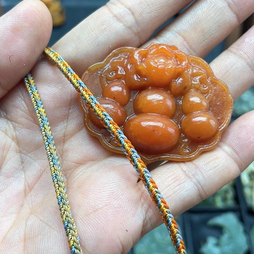 奶***~蛇纹石玉未镶嵌颈饰