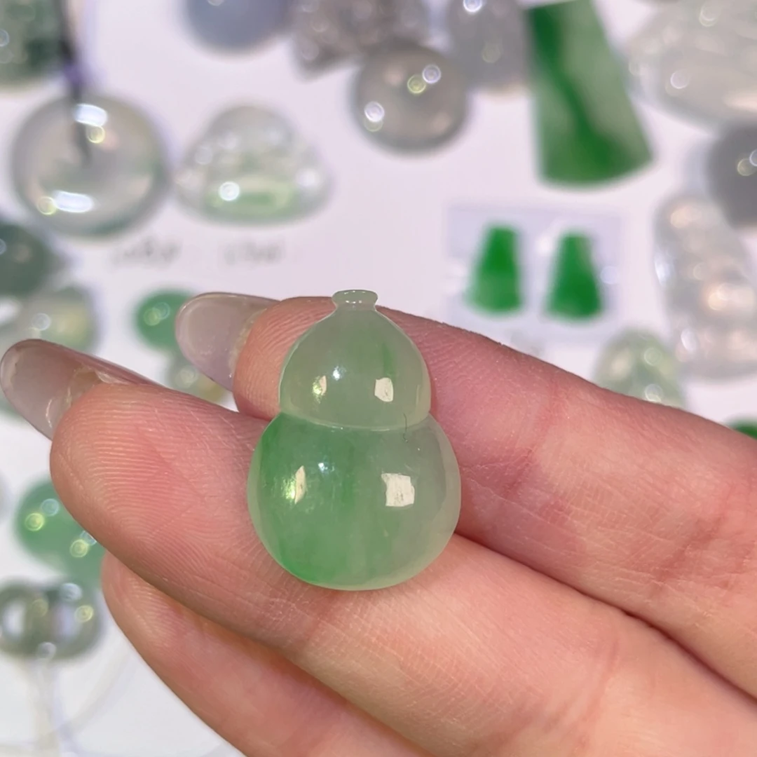 翡翠未镶嵌颈饰裸石