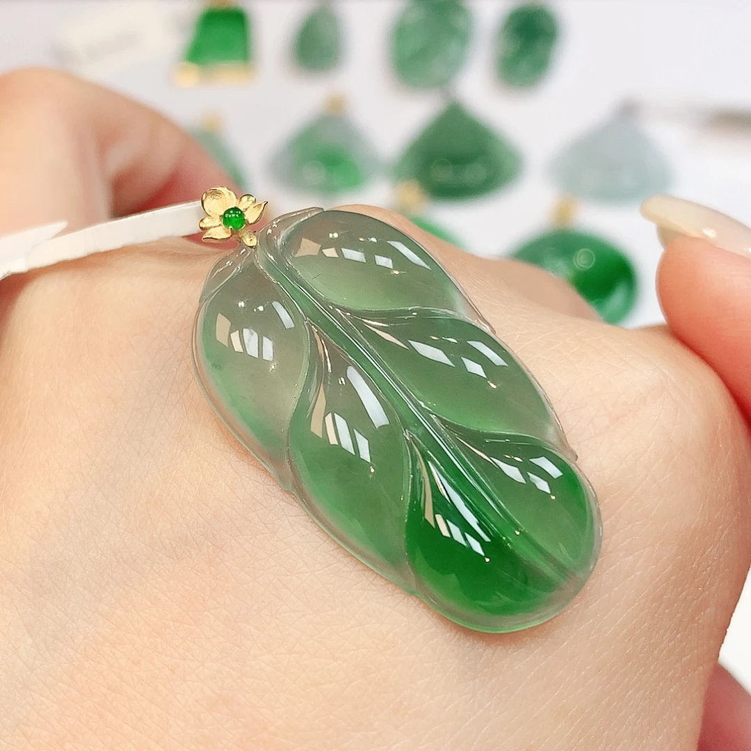 翡翠18K金镶嵌颈饰