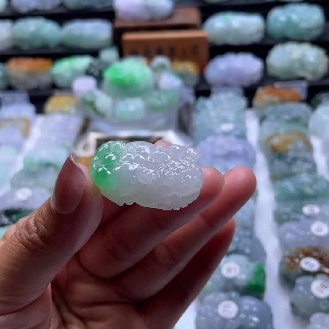 翡翠颈饰未镶嵌貔貅