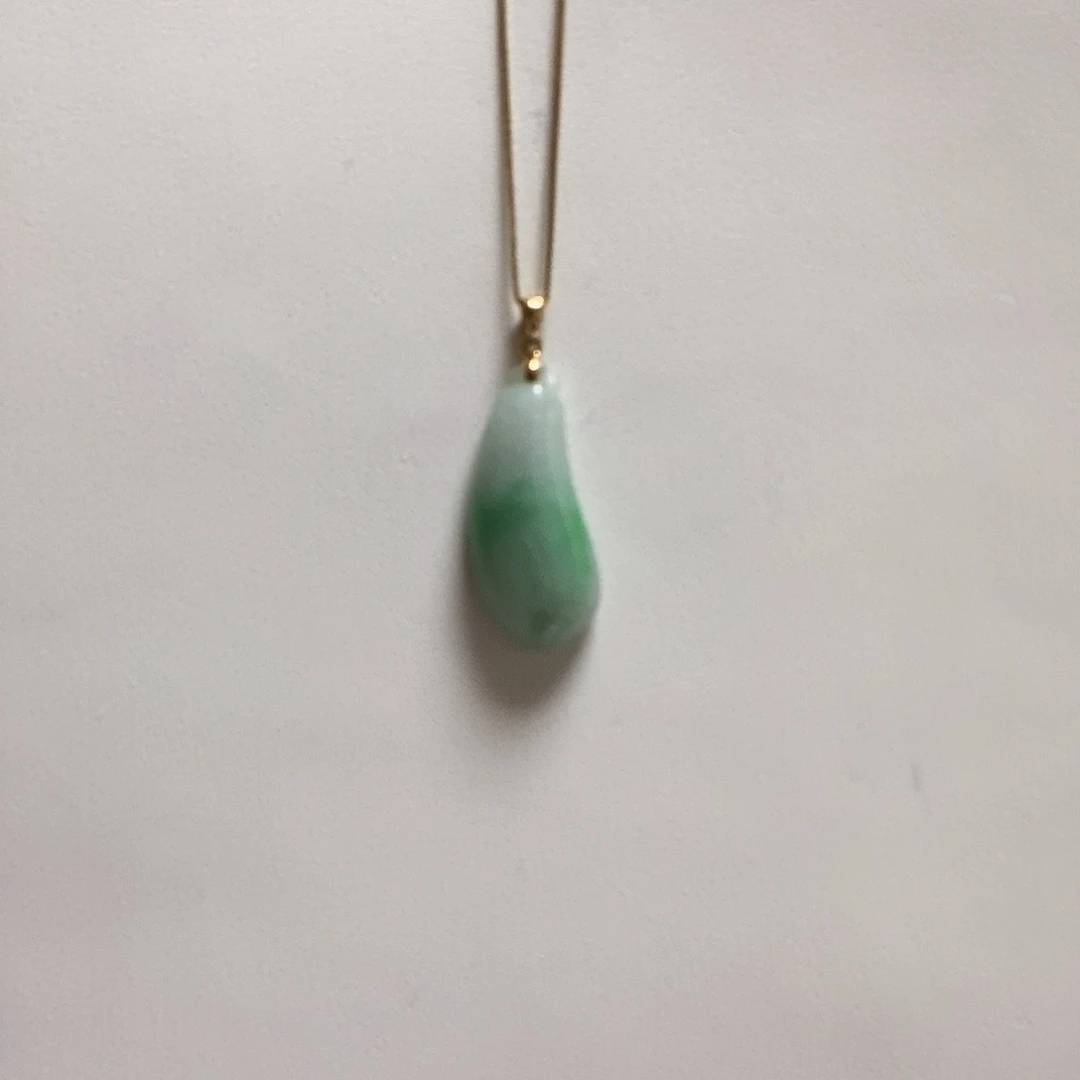 翡翠18K金镶嵌颈饰简单