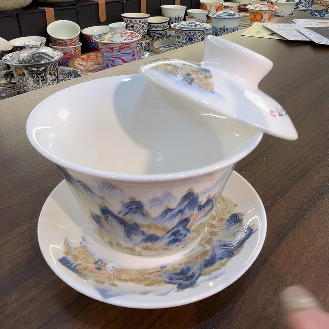 这些盖碗很漂亮我很喜欢！！！