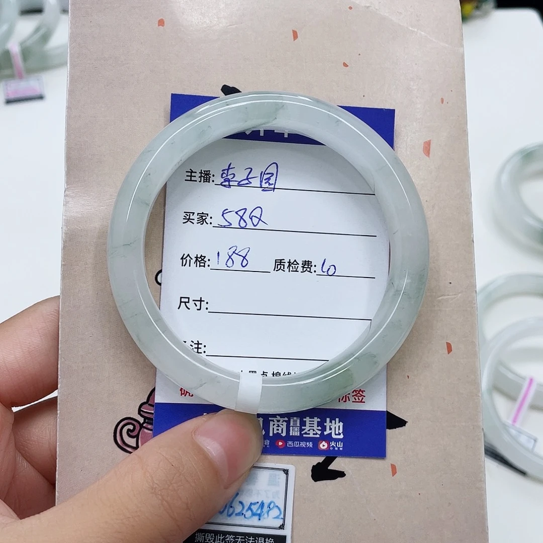 未镶嵌手镯石英质玉