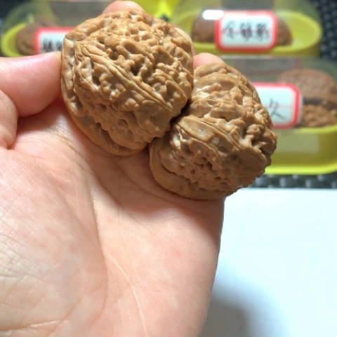 文玩核桃吊坠壯*三角白