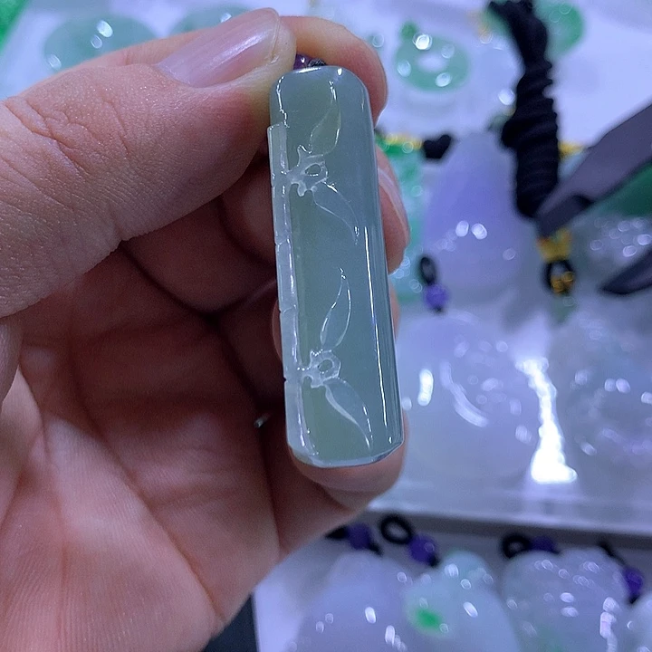 颈饰未镶嵌翡翠天然翡翠A货吊坠