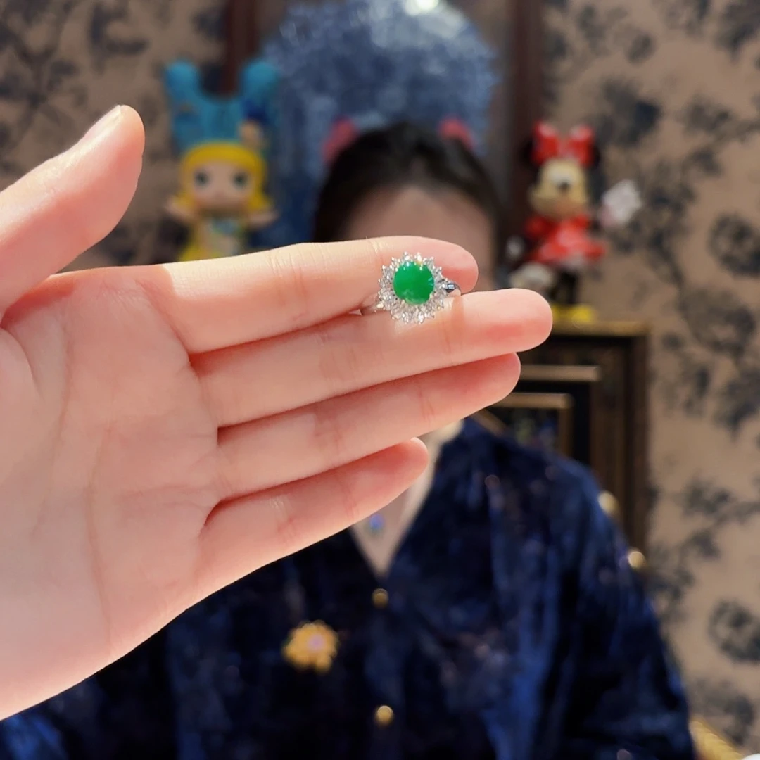 翡翠18K金镶嵌戒指