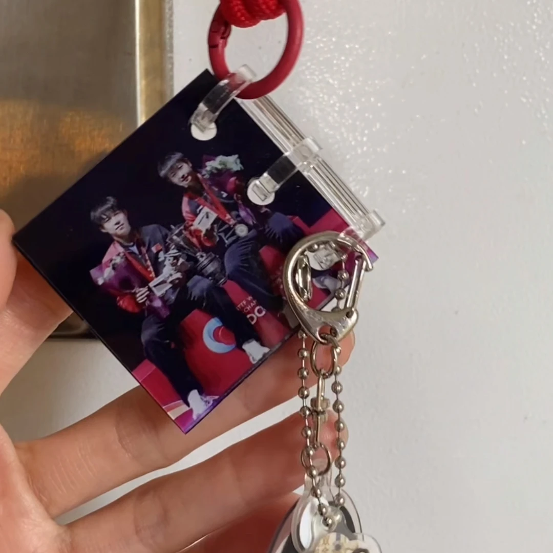 莎头组合周边亚克力连环画钥匙扣包挂挂件
