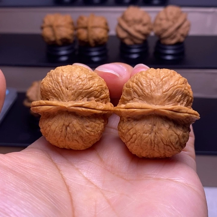 文玩核桃把件铁狮子67