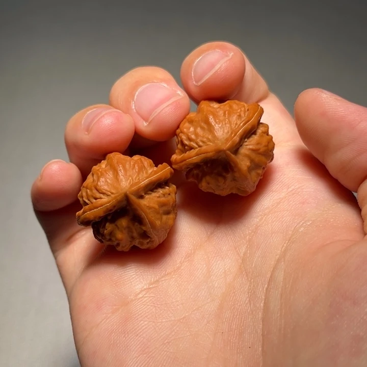 文玩核桃把件三棱240