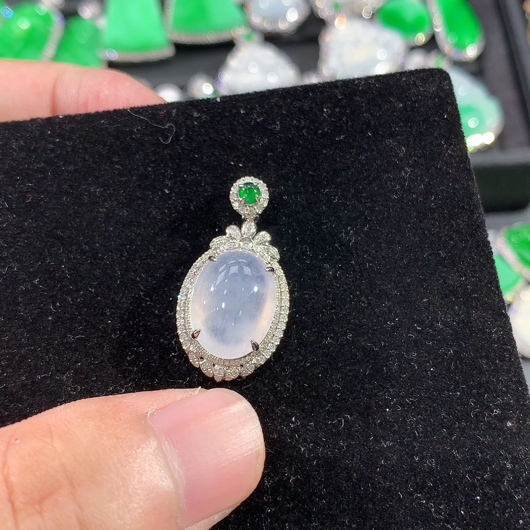 翡翠18K金镶嵌颈饰