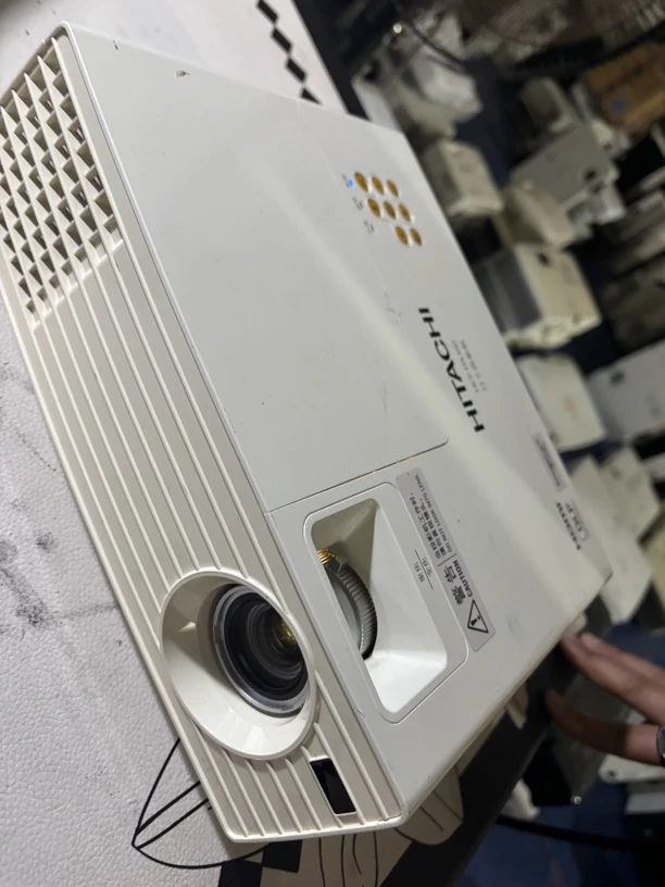 9新  二手 日立配件投影仪 运费自理