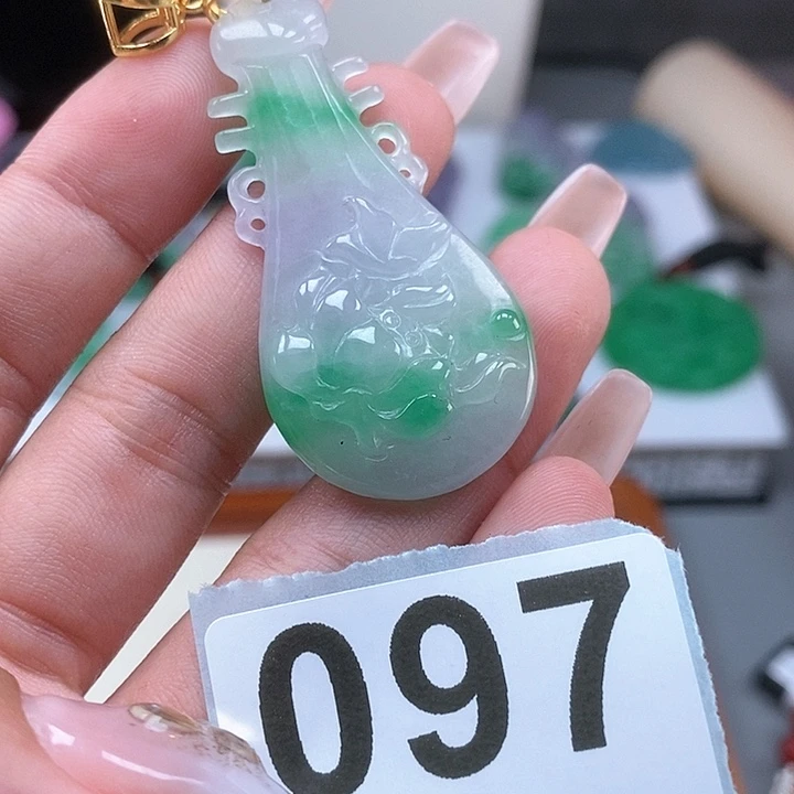 翡翠颈饰未镶嵌吊坠