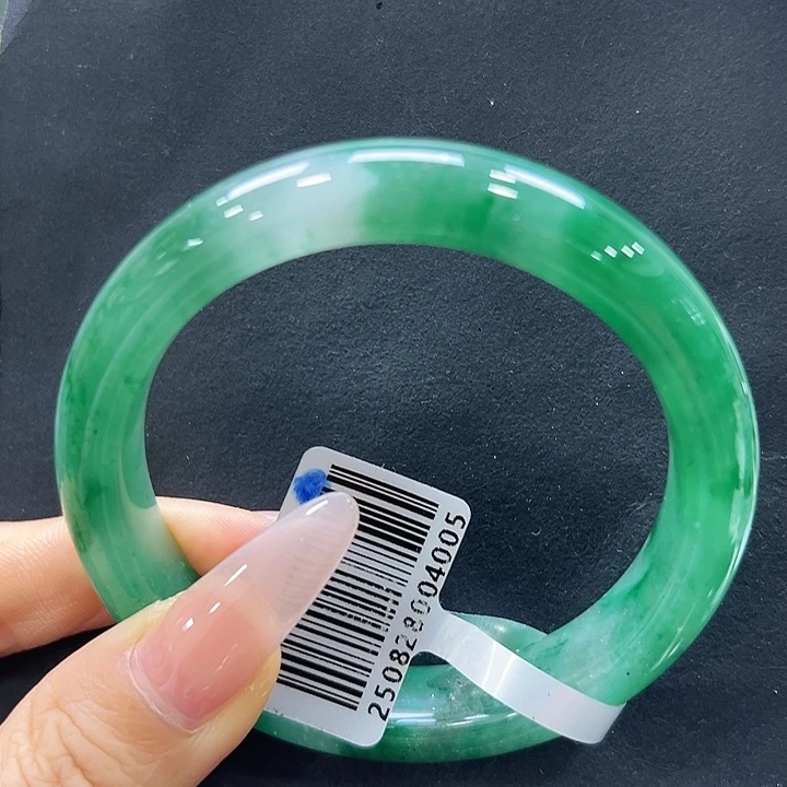 未镶嵌手镯石英质玉（非洲翠）