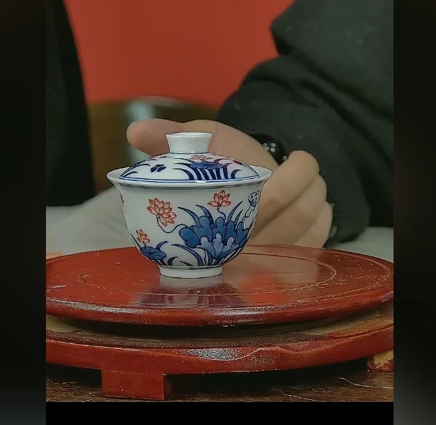 景德镇手工手绘国营好瓷推荐官青花釉下红荷花小两才盖碗059