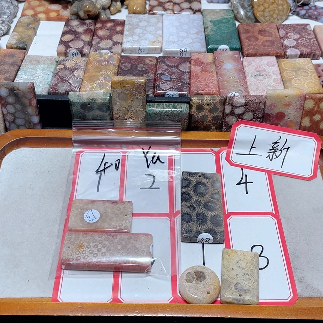 牙****玛瑙/玉髓颈饰合金