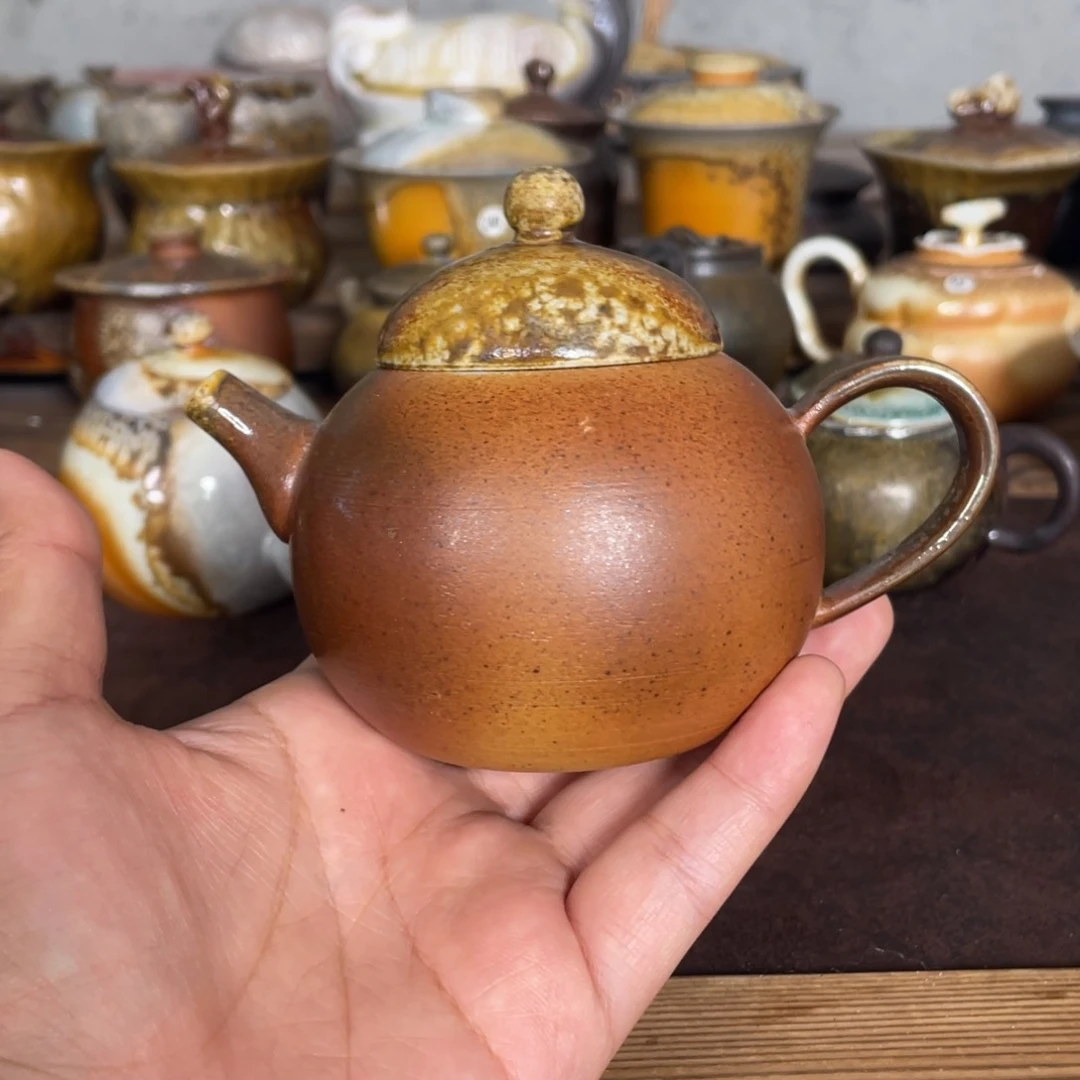 114 陶泥。   柴烧。  容量160