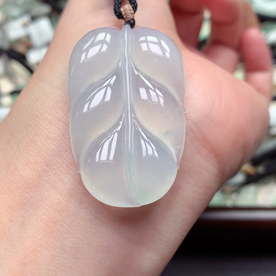 翡翠未镶嵌颈饰叶子