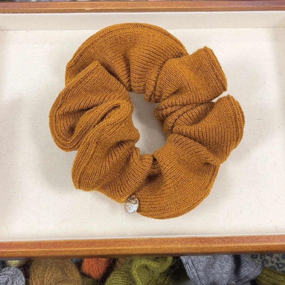 布艺非金属焦糖色针织中肠