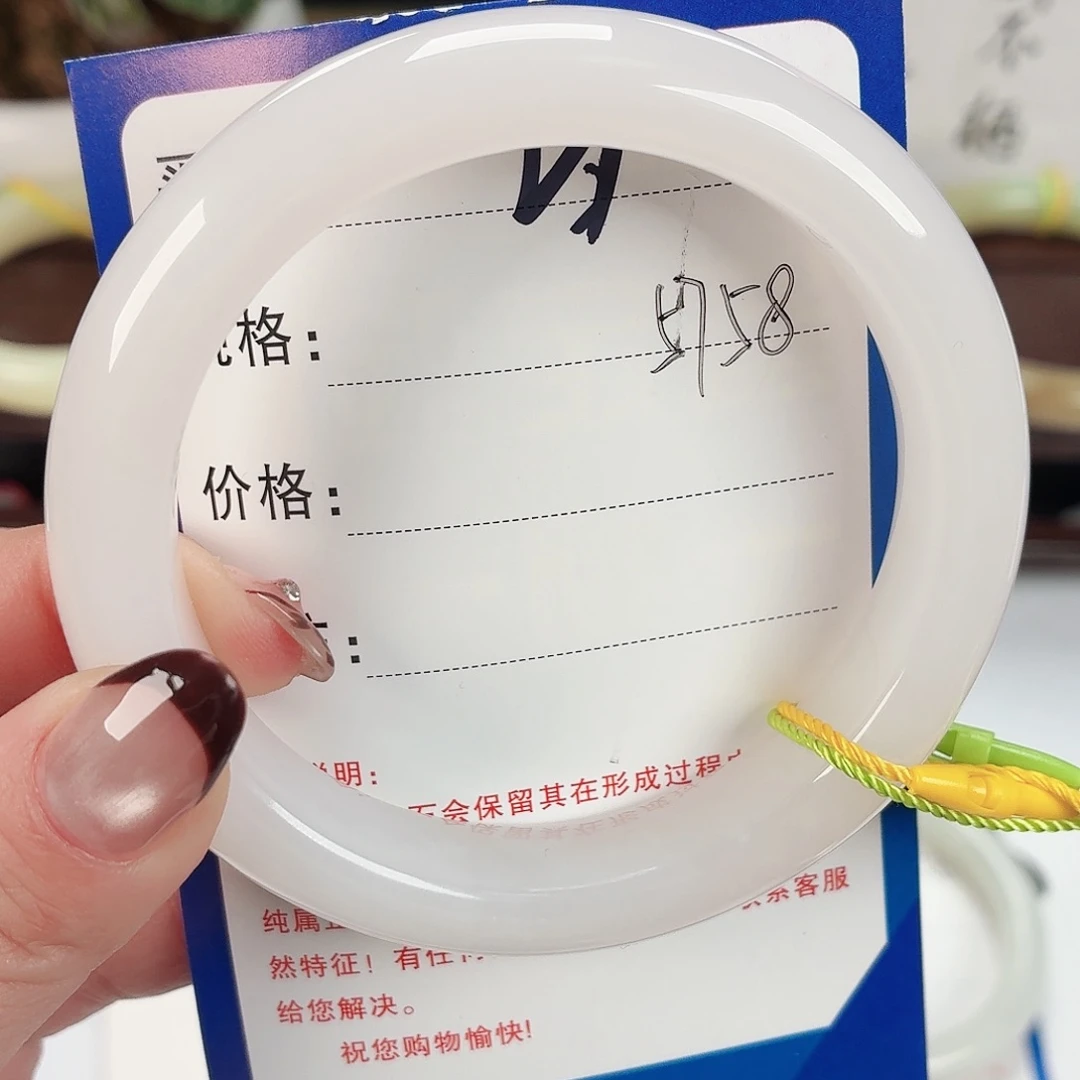 浅***.和田玉未镶嵌手镯