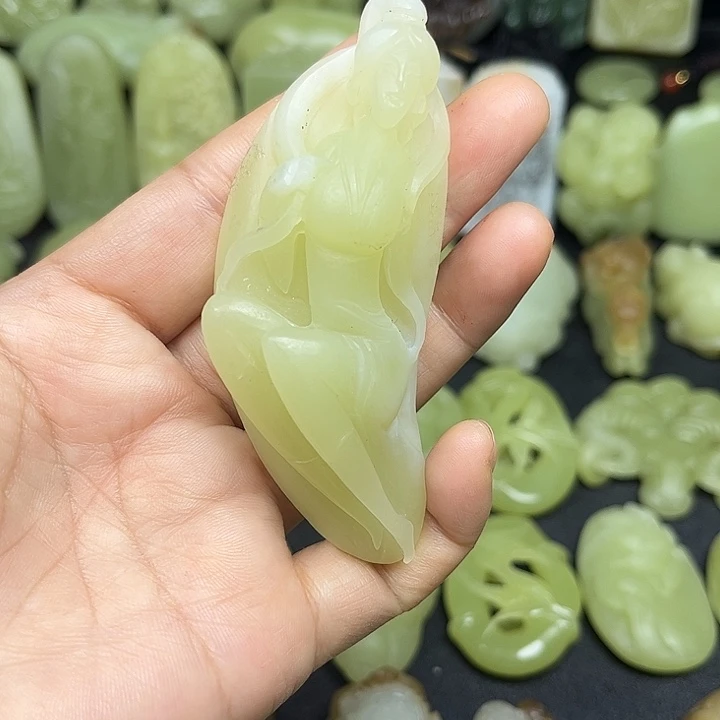 和田玉未镶嵌颈饰