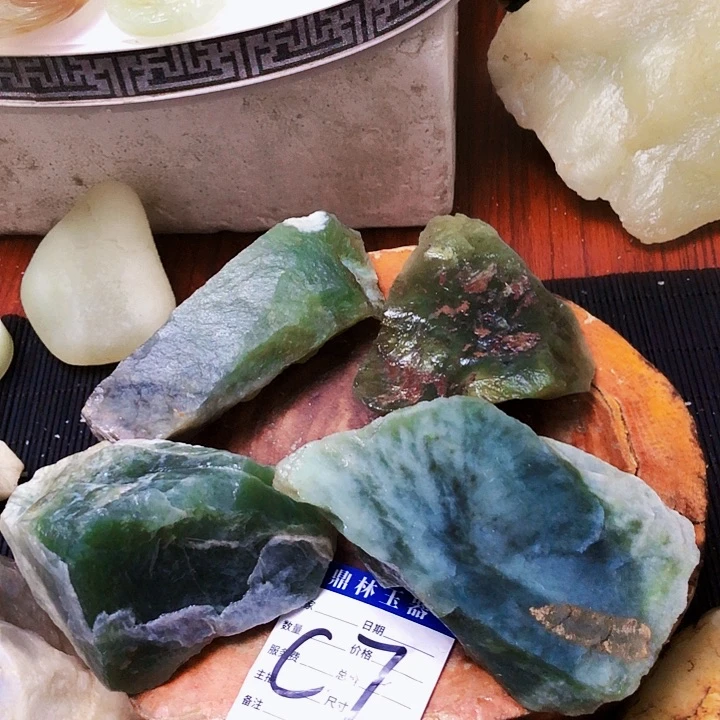 未镶嵌蛇纹石玉珠宝奇石