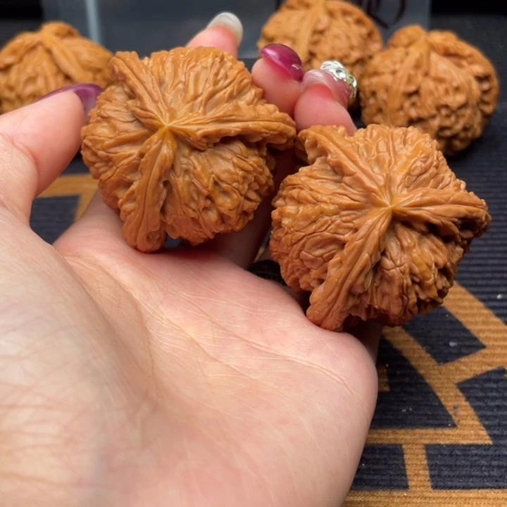 W***-吊坠文玩核桃白狮子