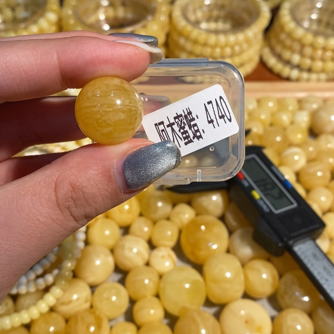 未镶嵌琥珀珠宝奇石4740