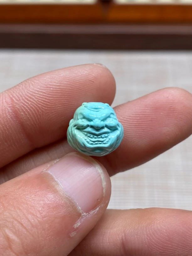 原矿绿松石雕刻恶僧，2.2克，150克价，尺寸细节图片可以滑动