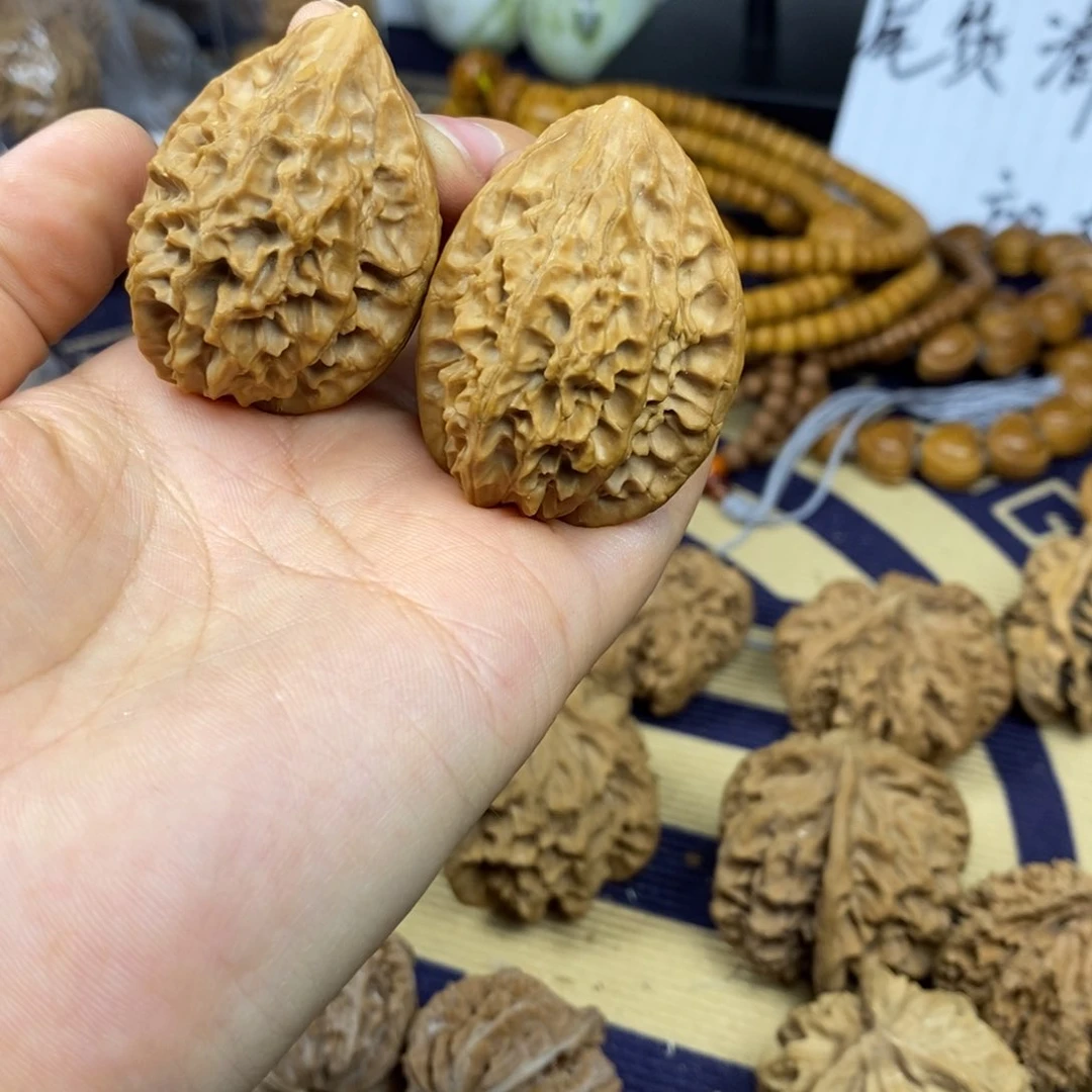 文玩核桃吊坠凤凰羽34