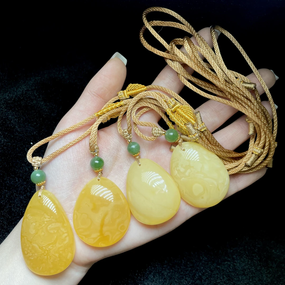 【云上】蜜蜡水滴吊坠-多样性发一件-随形 DS95430（甄选）