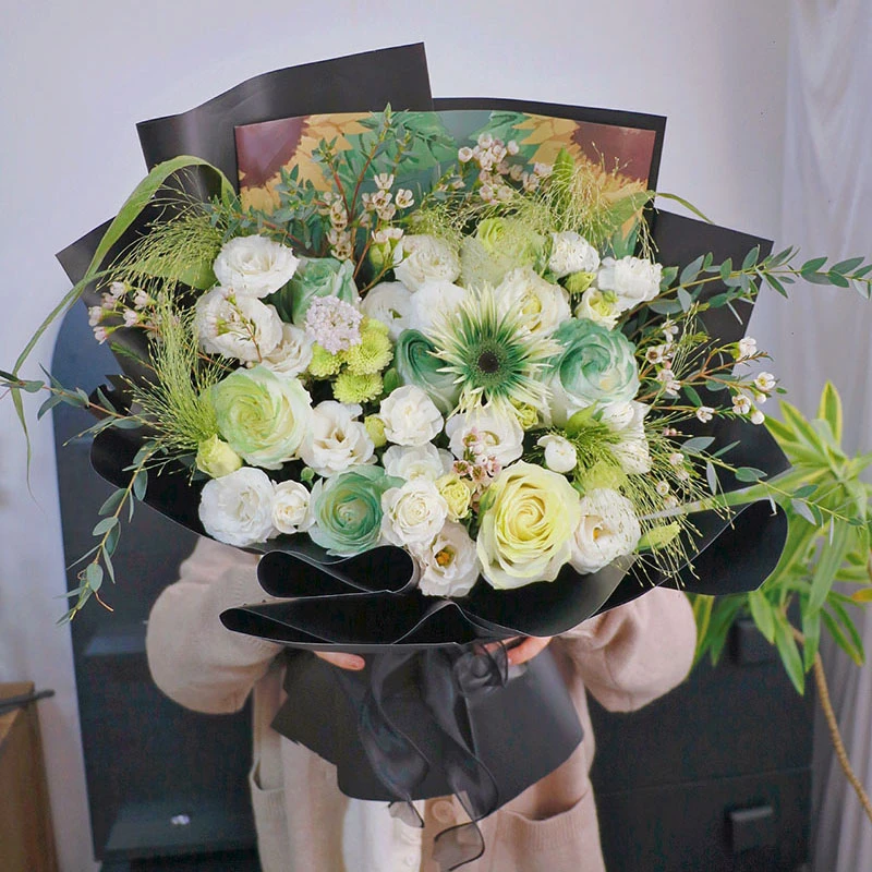 【星城夜语】白玫瑰喷染绿色搭配弗朗送男士领导生日花束升职庆祝鲜花