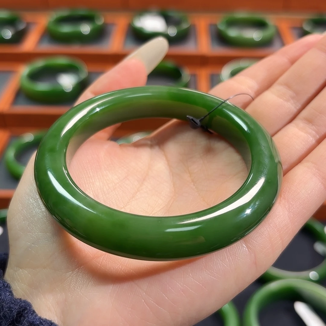 和田玉（碧玉）未镶嵌手镯浅菠菜绿
