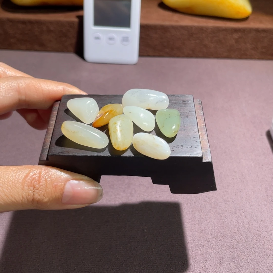 和田玉未镶嵌把件