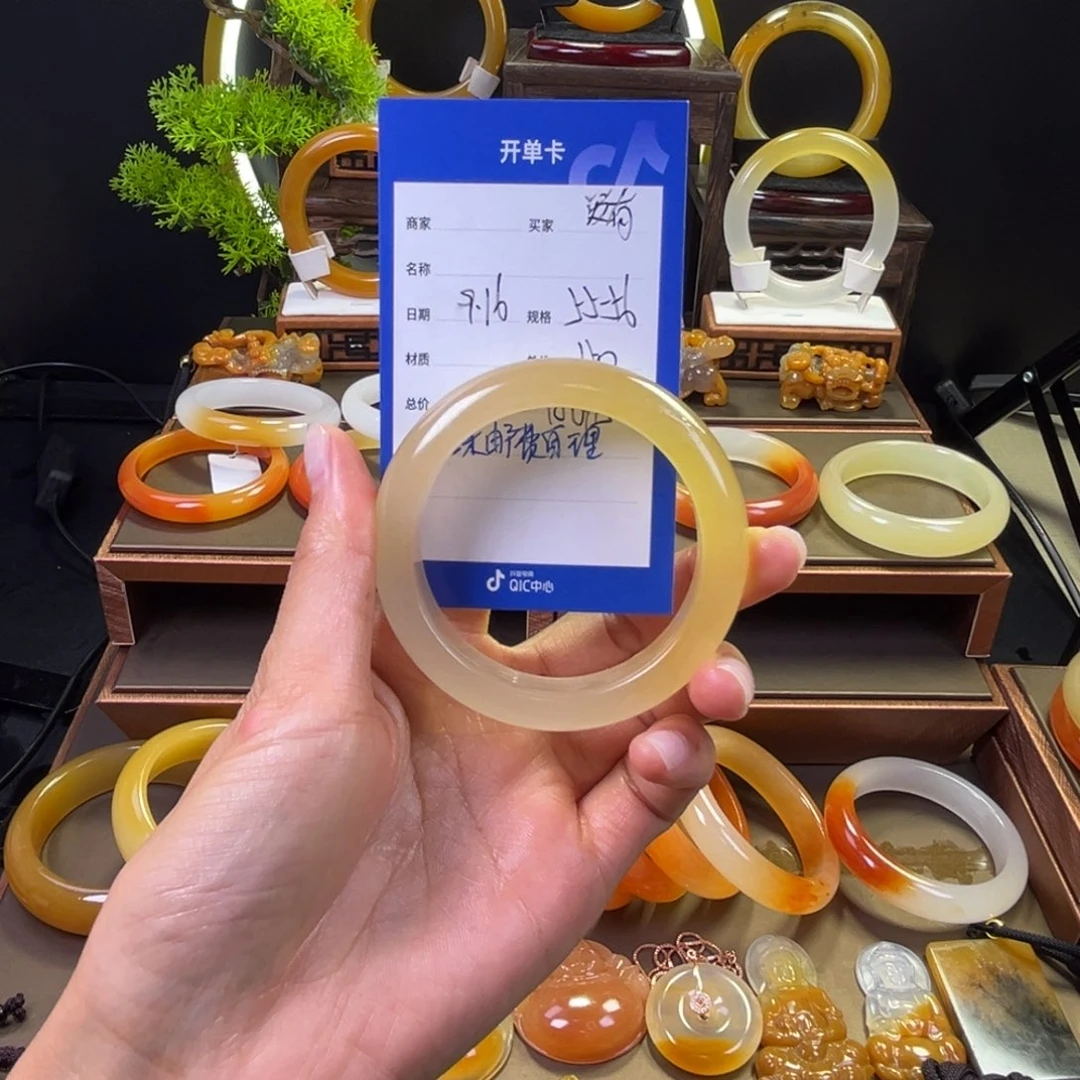 未镶嵌手镯石英质玉没**