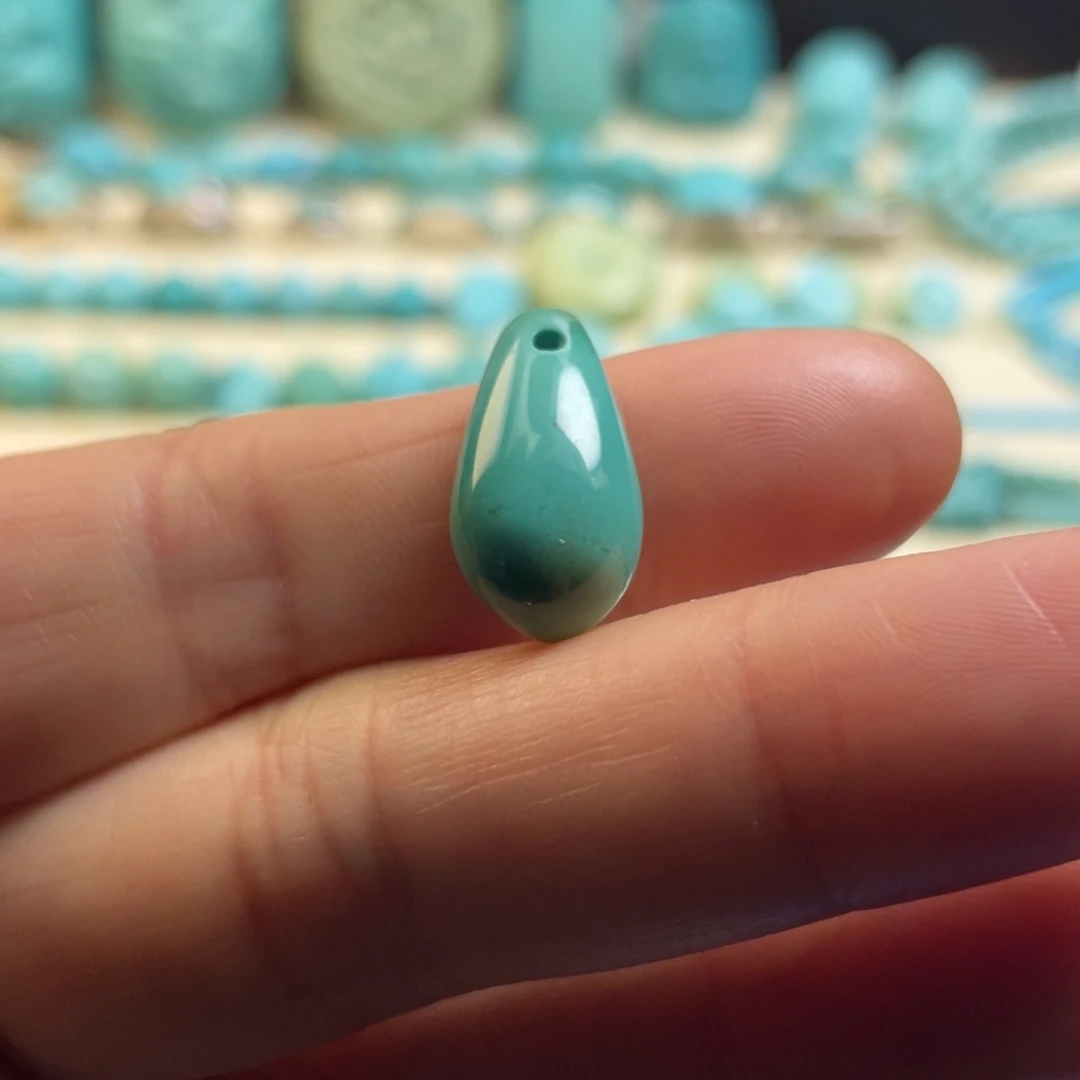 绿松石未镶嵌颈饰