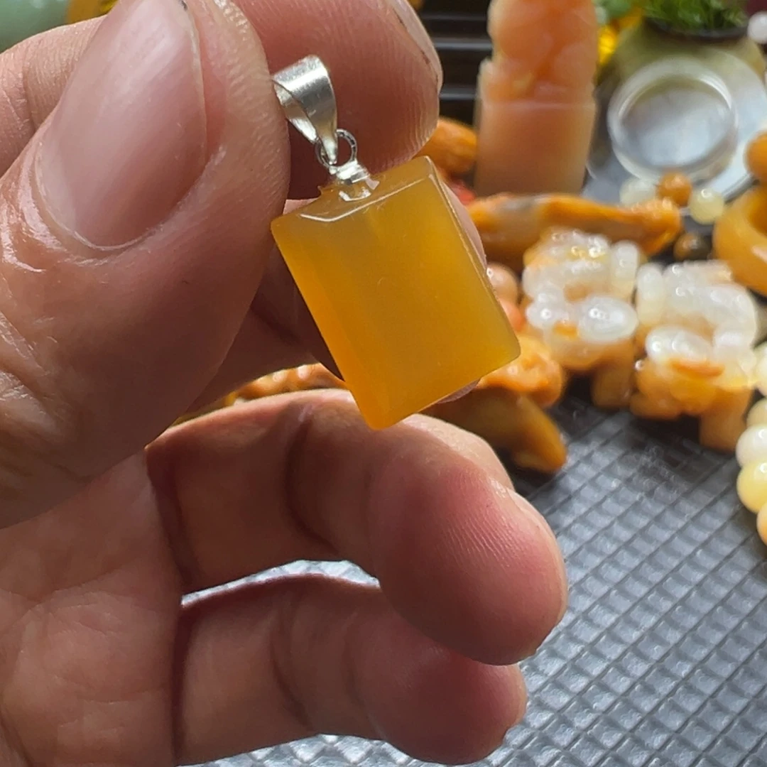 石英质玉未镶嵌颈饰