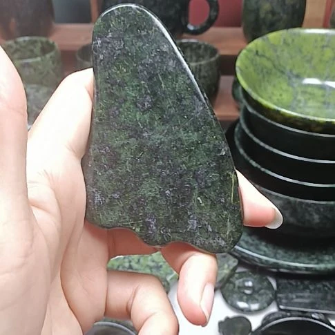 萍***色蛇纹石玉未镶嵌刮痧板