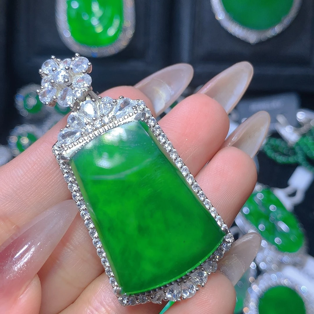 翡翠颈饰银S925镶嵌翡翠