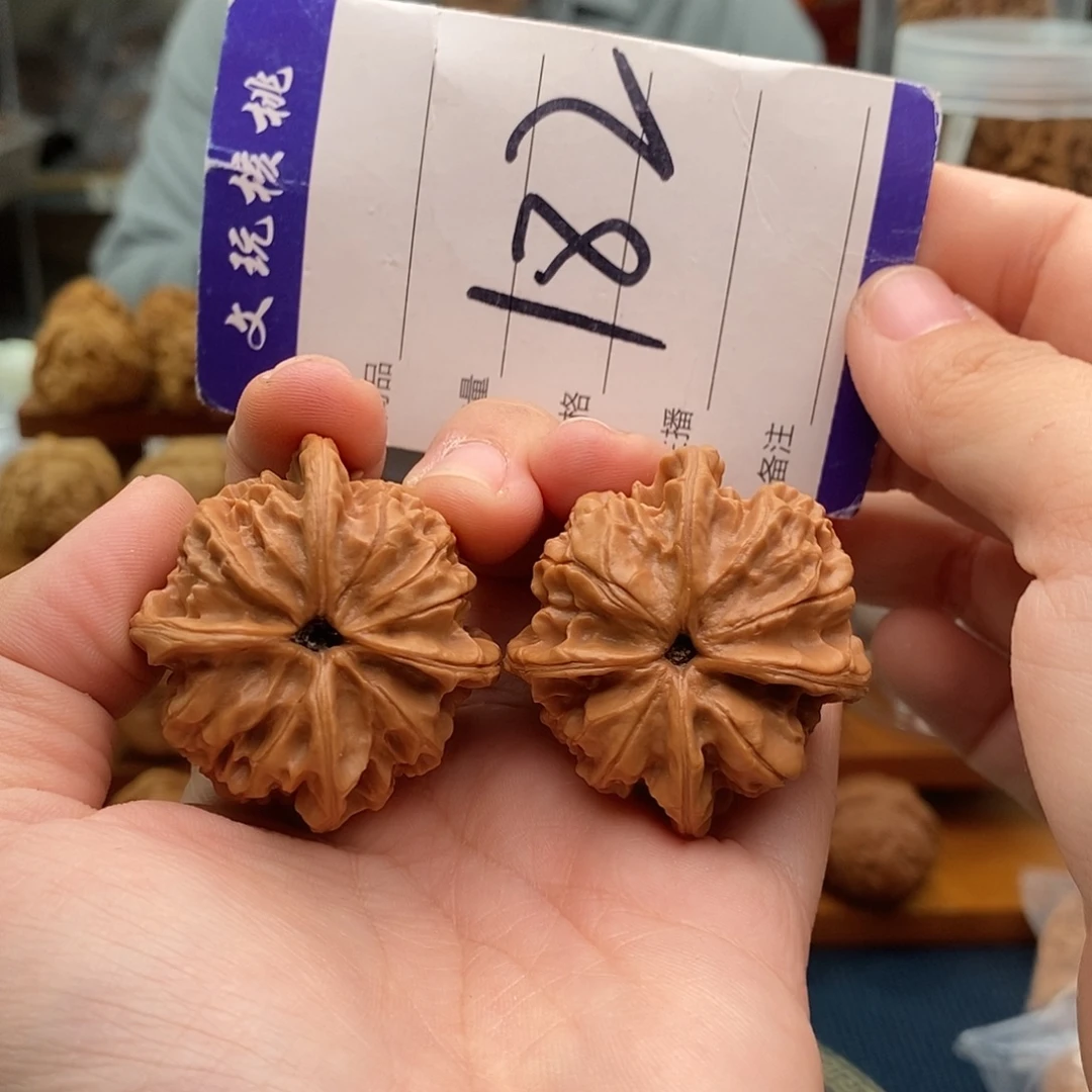 文玩核桃把件40四棱