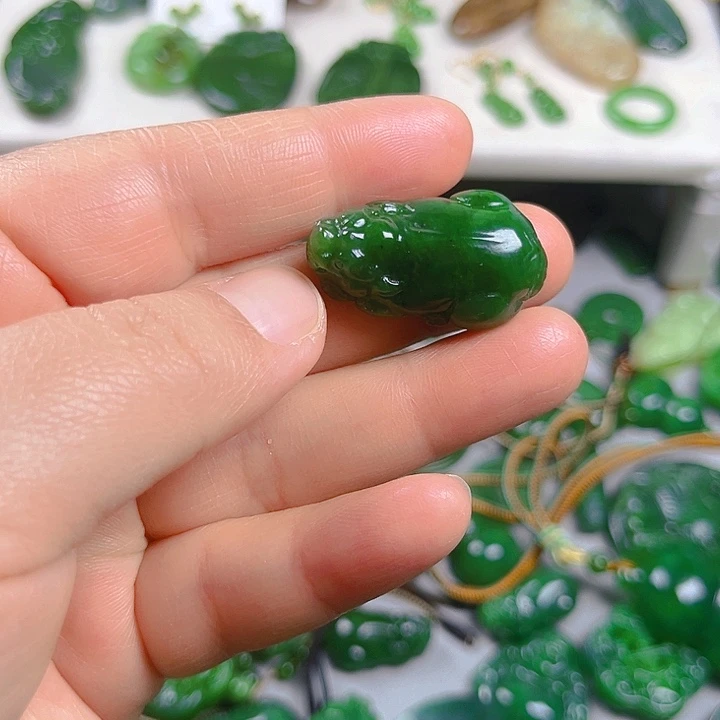 颈饰未镶嵌和田玉海*