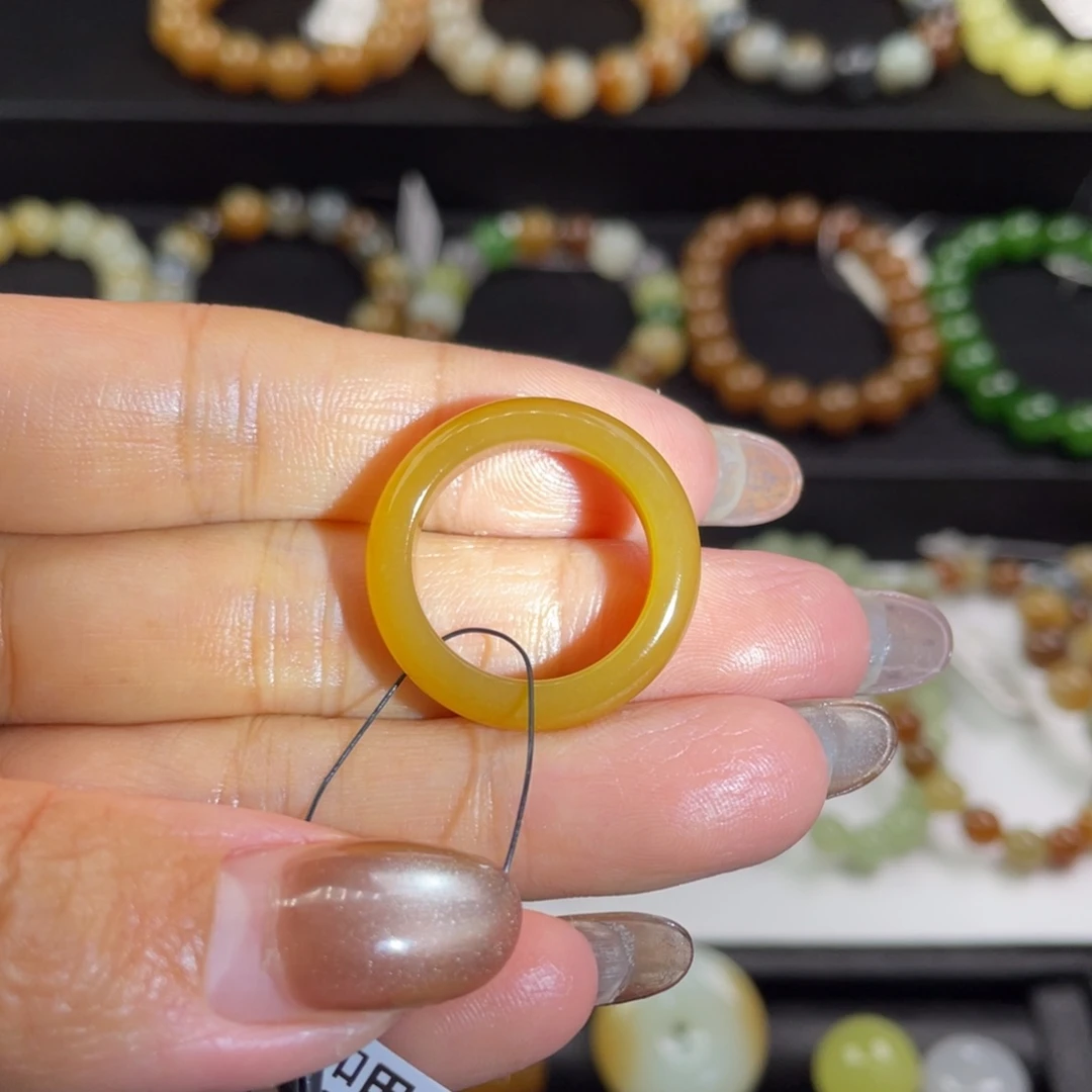 未镶嵌戒指和田玉