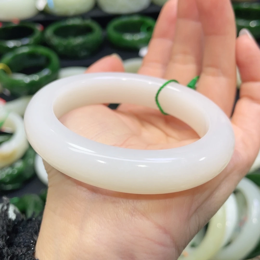 未镶嵌手镯和田玉96