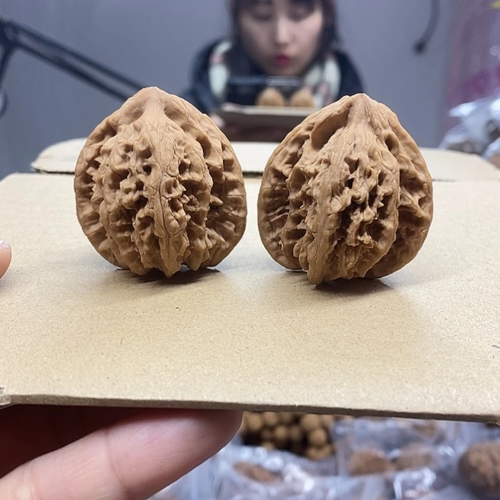 文玩核桃把件39梅枝虎小众