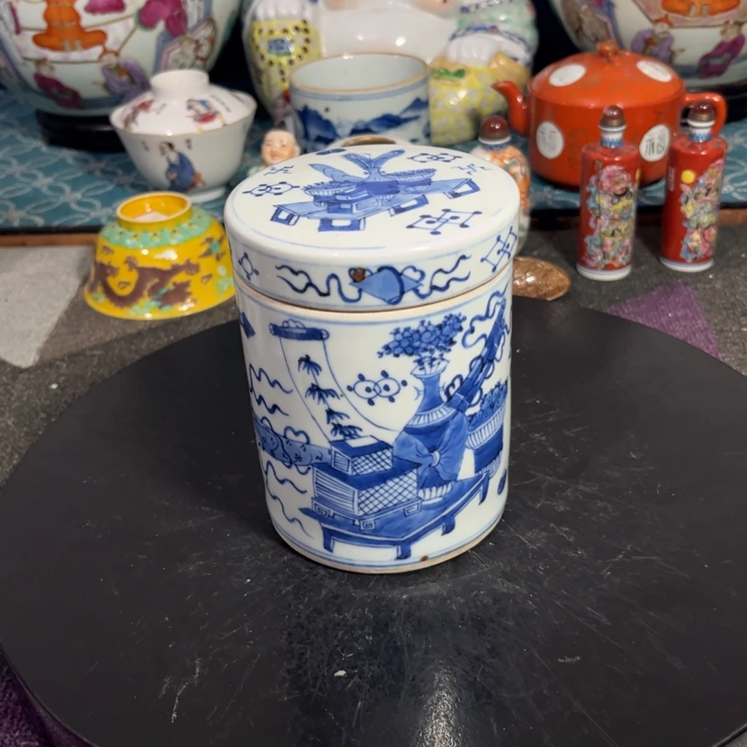 摆件青花博古盖罐