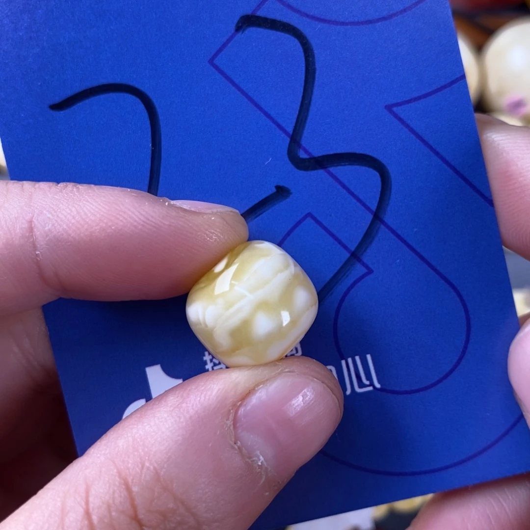 蜜蜡裸石未镶嵌斯**特蜜蜡