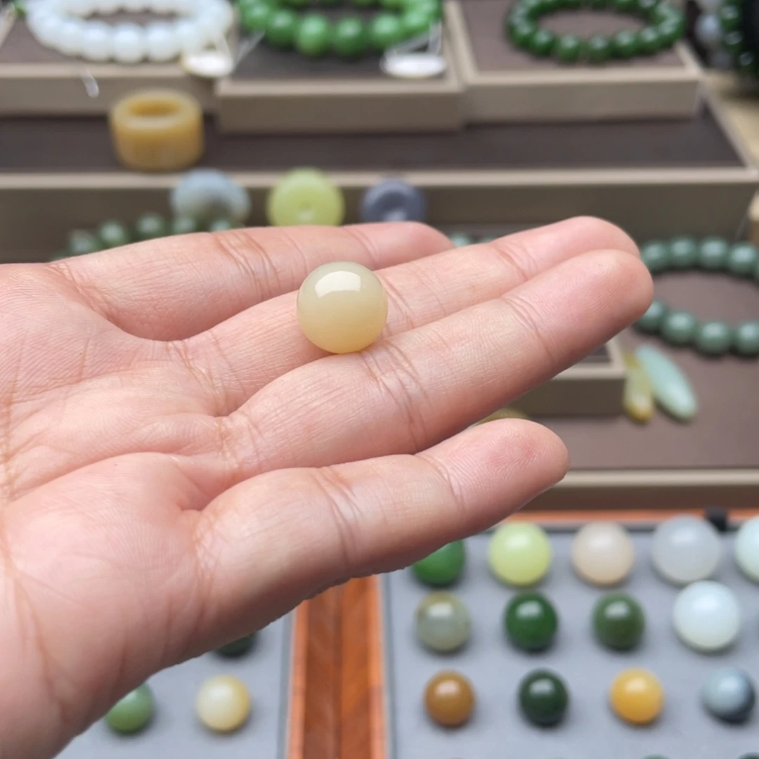 小***杨和田玉未镶嵌手链