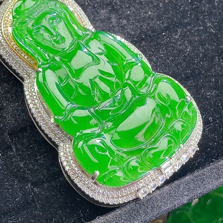 翡翠未镶嵌颈饰08